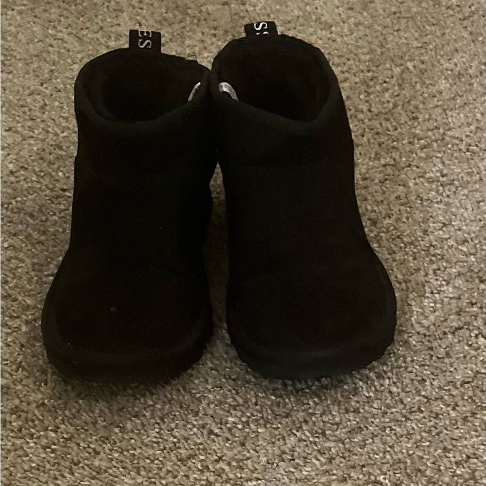 Guess boots